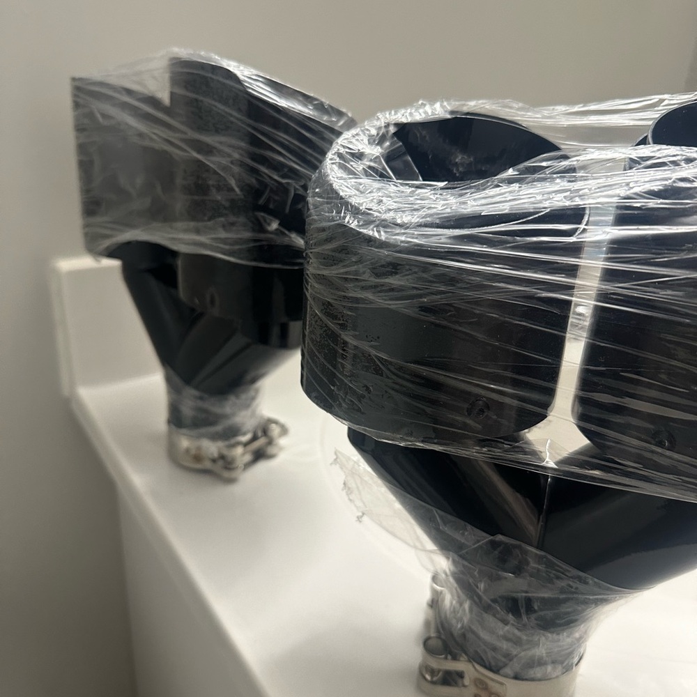 2.5 Inlet dual quad exhaust tip 4”